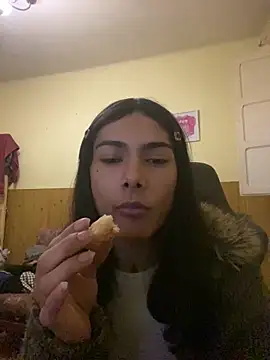 Snapshot of calliemaggotbone chatting on April 2026 12:06:02 PM calliemaggotbone online show from April 2026 12:06:02 PM