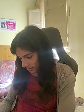 Snapshot of calliemaggotbone chatting on April 2026 03:28:01 PM calliemaggotbone online show from April 2026 03:28:01 PM