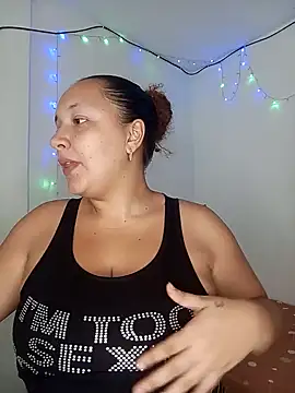 Snapshot of Miss-boobs chatting on December 2024 08:29:01 PM Miss-boobs online show from December 2024 08:29:01 PM