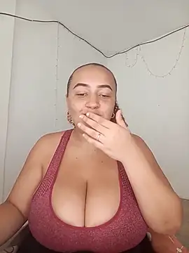 Snapshot of Miss-boobs chatting on December 2024 05:54:02 PM Miss-boobs online show from December 2024 05:54:02 PM