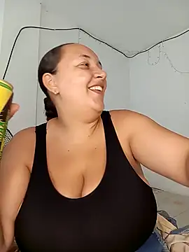 Snapshot of Miss-boobs chatting on January 2025 05:33:01 PM Miss-boobs online show from January 2025 05:33:01 PM