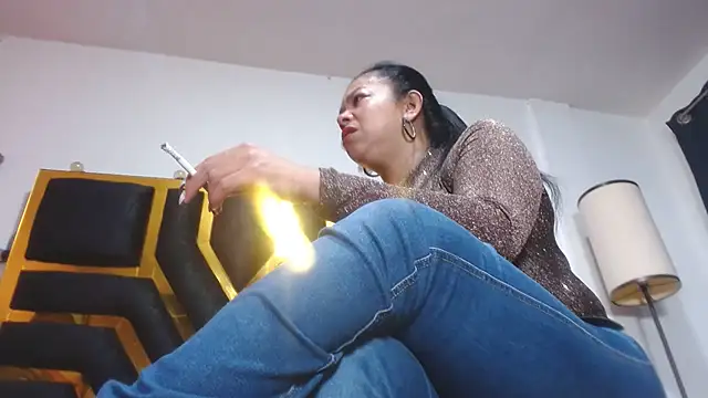 Helennahot online show from April 2026 02:46:02 PM