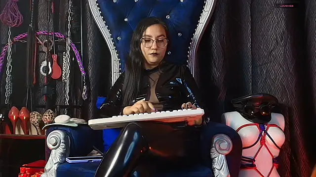 abbymora online show from April 2026 03:29:01 AM