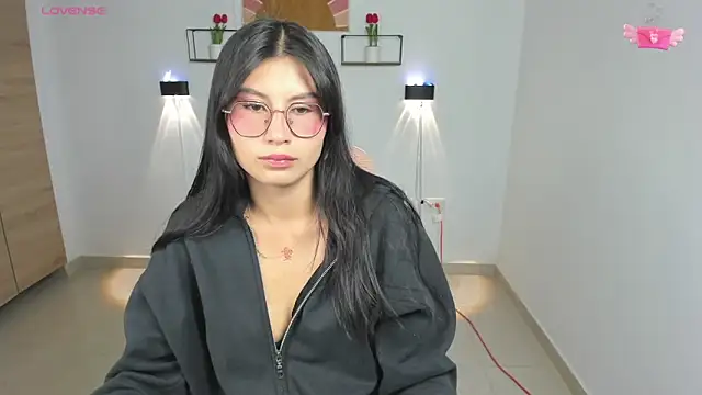 emily villamil online show from November 2025 08:41:02 PM