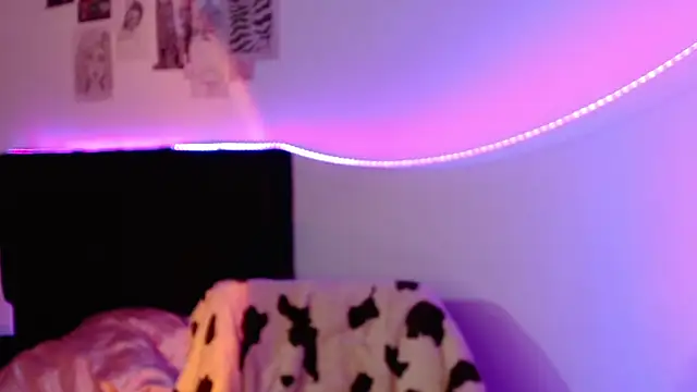 Snapshot of Coralinnee_ chatting on January 2025 07:53:01 AM Coralinnee  online show from January 2025 07:53:01 AM