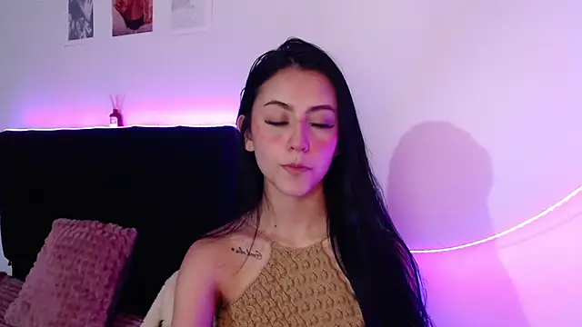 Snapshot of Coralinnee_ chatting on March 2025 03:47:01 AM Coralinnee  online show from March 2025 03:47:01 AM