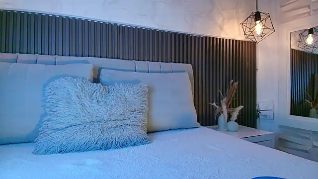 SHANONCLARK online show from April 2026 07:03:01 PM