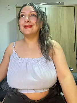 Snapshot of Lady__Pink chatting on May 2026 09:10:02 PM Lady Pink online show from May 2026 09:10:02 PM