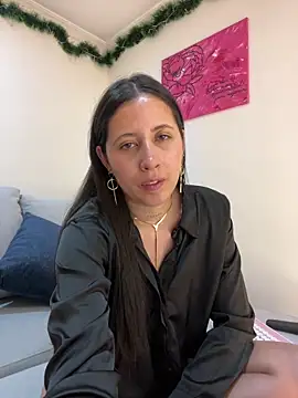 Snapshot of marthina_thompsson chatting on December 2024 02:20:01 AM marthina thompsson online show from December 2024 02:20:01 AM