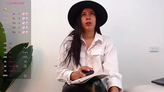 Snapshot of marthina_thompsson chatting on December 2024 12:59:02 PM marthina thompsson online show from December 2024 12:59:02 PM
