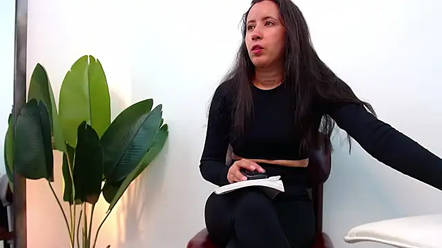 Snapshot of marthina_thompsson chatting on January 2025 03:40:02 PM marthina thompsson online show from January 2025 03:40:02 PM