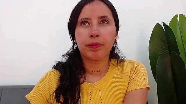 Snapshot of marthina_thompsson chatting on January 2025 04:21:02 PM marthina thompsson online show from January 2025 04:21:02 PM