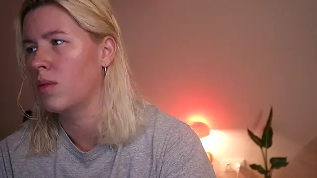 moonamii online show from December 2024 02:17:02 PM