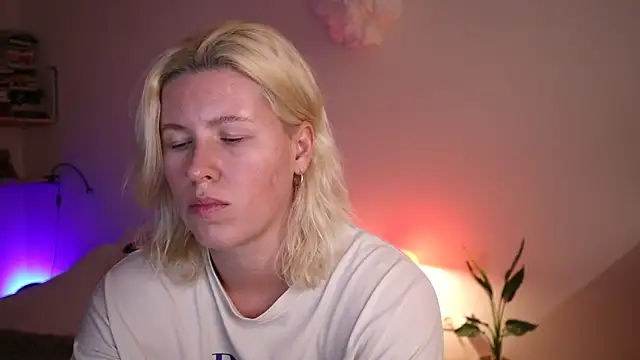 moonamii online show from January 2025 05:44:02 PM