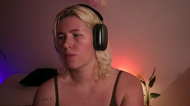 moonamii online show from January 2025 06:52:01 PM