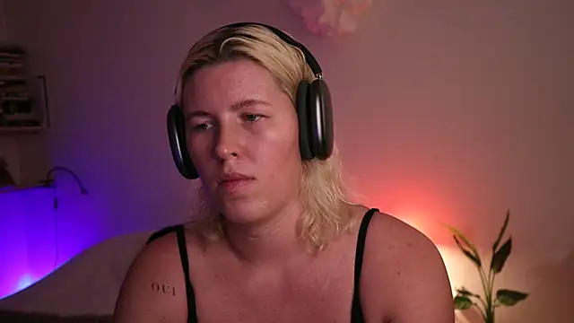 moonamii online show from January 2025 04:11:02 PM