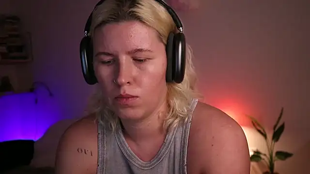 moonamii online show from January 2025 08:53:01 PM