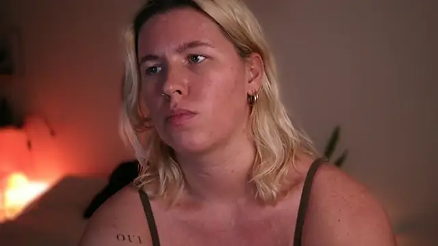 moonamii online show from February 2025 10:48:01 PM