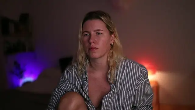 moonamii online show from September 2025 07:04:01 PM