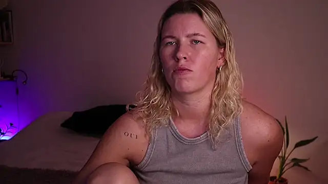 moonamii online show from October 2025 04:37:01 PM