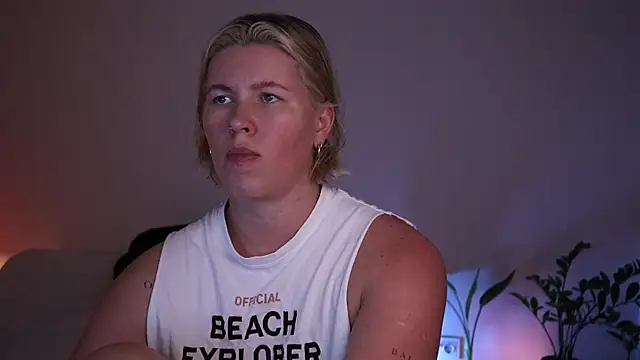 moonamii online show from June 2026 07:13:01 PM