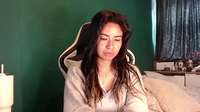 Snapshot of alice_middlee chatting on May 2026 06:57:01 PM alice middlee online show from May 2026 06:57:01 PM