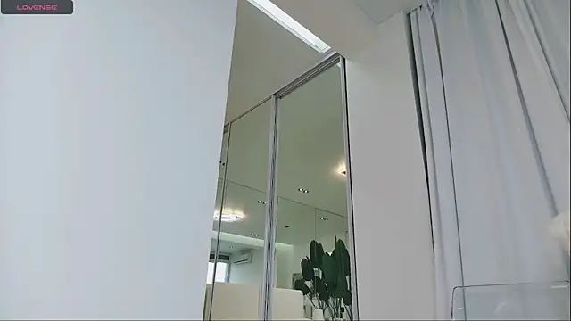 Snapshot of wowEva chatting on March 2025 08:20:02 AM wowEva online show from March 2025 08:20:02 AM