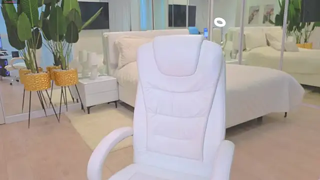 Snapshot of wowEva chatting on November 2025 09:50:02 AM wowEva online show from November 2025 09:50:02 AM