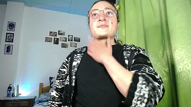 Snapshot of monkeywillwhite chatting on October 2025 12:11:02 AM monkeywillwhite online show from October 2025 12:11:02 AM