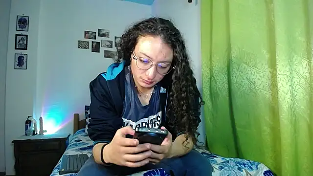 Snapshot of monkeywillwhite chatting on November 2025 01:59:01 AM monkeywillwhite online show from November 2025 01:59:01 AM