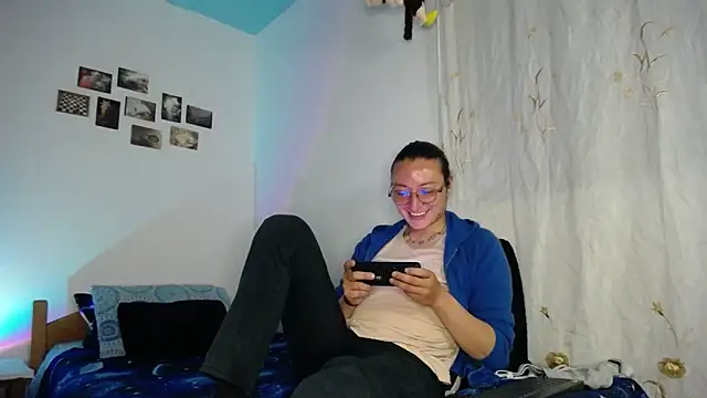 Snapshot of monkeywillwhite chatting on February 2026 03:02:01 AM monkeywillwhite online show from February 2026 03:02:01 AM