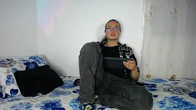 Snapshot of monkeywillwhite chatting on March 2026 04:42:01 AM monkeywillwhite online show from March 2026 04:42:01 AM