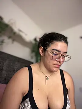 Lia flowers online show from March 2025 11:00:02 PM