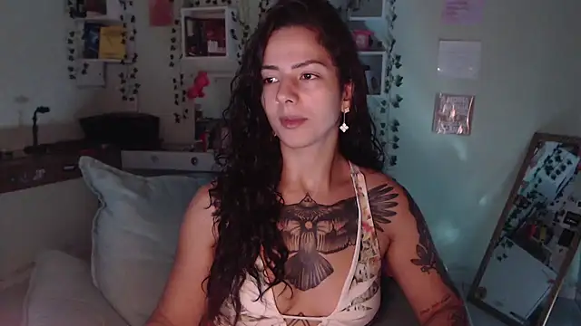 Snapshot of BeellyDance chatting on April 2026 01:03:02 PM BeellyDance online show from April 2026 01:03:02 PM