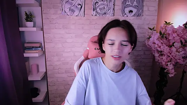 Snapshot of VivianLy_ chatting on September 2025 11:24:02 AM VivianLy online show from September 2025 11:24:02 AM