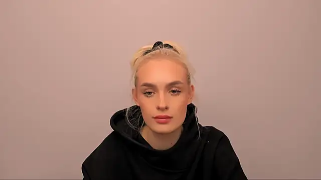 Snapshot of OliviaKisss chatting on February 2026 02:34:01 PM OliviaKisss online show from February 2026 02:34:01 PM