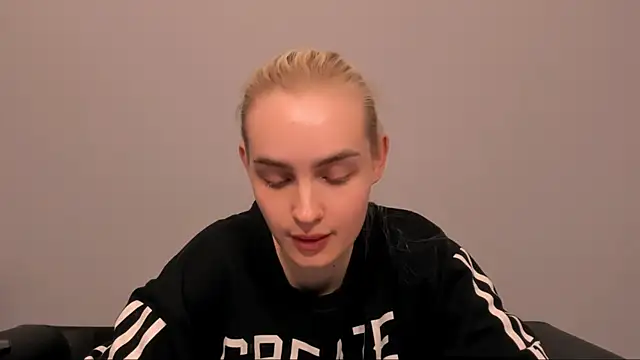 Snapshot of OliviaKisss chatting on February 2026 07:01:02 PM OliviaKisss online show from February 2026 07:01:02 PM