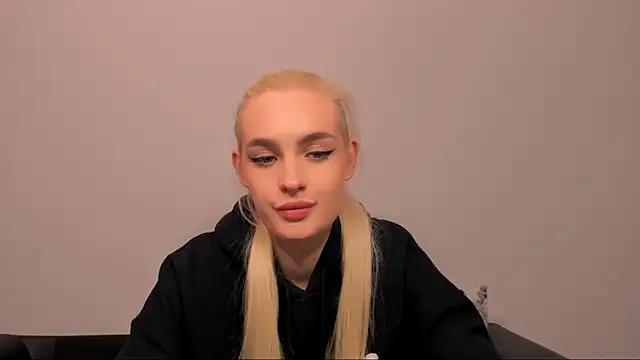 Snapshot of OliviaKisss chatting on March 2026 08:15:01 PM OliviaKisss online show from March 2026 08:15:01 PM