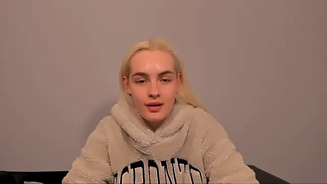 Snapshot of OliviaKisss chatting on March 2026 08:14:01 PM OliviaKisss online show from March 2026 08:14:01 PM