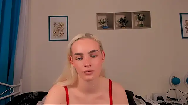 Snapshot of OliviaKisss chatting on April 2026 05:51:01 PM OliviaKisss online show from April 2026 05:51:01 PM