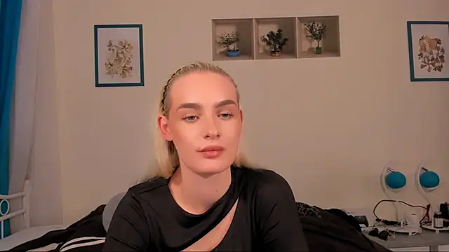 Snapshot of OliviaKisss chatting on April 2026 07:32:01 PM OliviaKisss online show from April 2026 07:32:01 PM