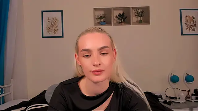 Snapshot of OliviaKisss chatting on April 2026 07:58:02 PM OliviaKisss online show from April 2026 07:58:02 PM