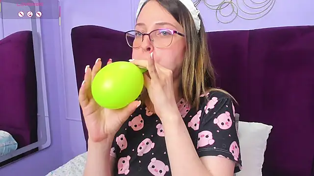 Snapshot of AmbeerWood_ chatting on March 2025 02:43:02 PM AmbeerWood online show from March 2025 02:43:02 PM