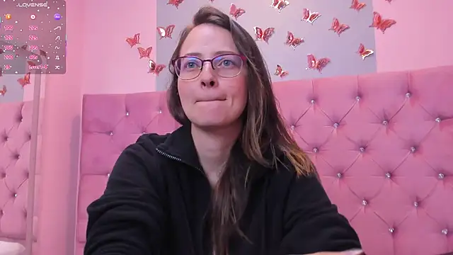 Snapshot of AmbeerWood_ chatting on September 2025 11:48:01 AM AmbeerWood online show from September 2025 11:48:01 AM