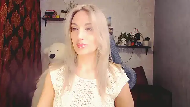 Snapshot of MillaXQueen chatting on March 2025 10:27:02 AM MillaXQueen online show from March 2025 10:27:02 AM