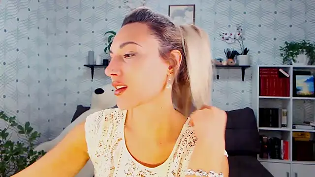 Snapshot of MillaXQueen chatting on October 2025 02:06:02 PM MillaXQueen online show from October 2025 02:06:02 PM