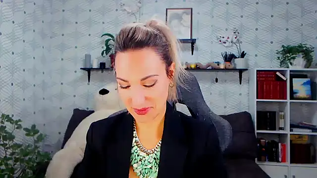 Snapshot of MillaXQueen chatting on October 2025 03:07:01 PM MillaXQueen online show from October 2025 03:07:01 PM