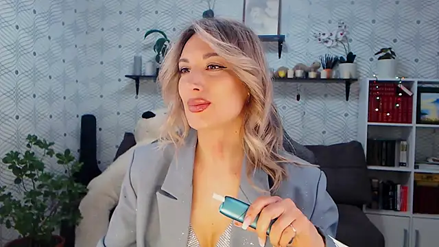 Snapshot of MillaXQueen chatting on April 2026 11:21:02 AM MillaXQueen online show from April 2026 11:21:02 AM