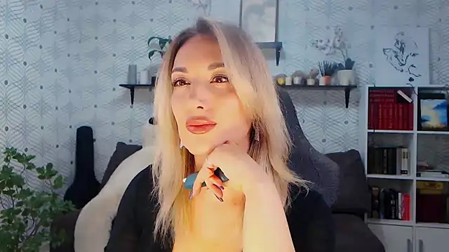 Snapshot of MillaXQueen chatting on May 2026 11:17:01 AM MillaXQueen online show from May 2026 11:17:01 AM
