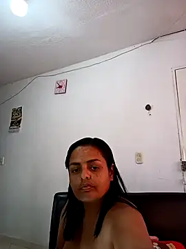 Snapshot of Rossestoner chatting on December 2024 02:01:01 PM Rossestoner online show from December 2024 02:01:01 PM